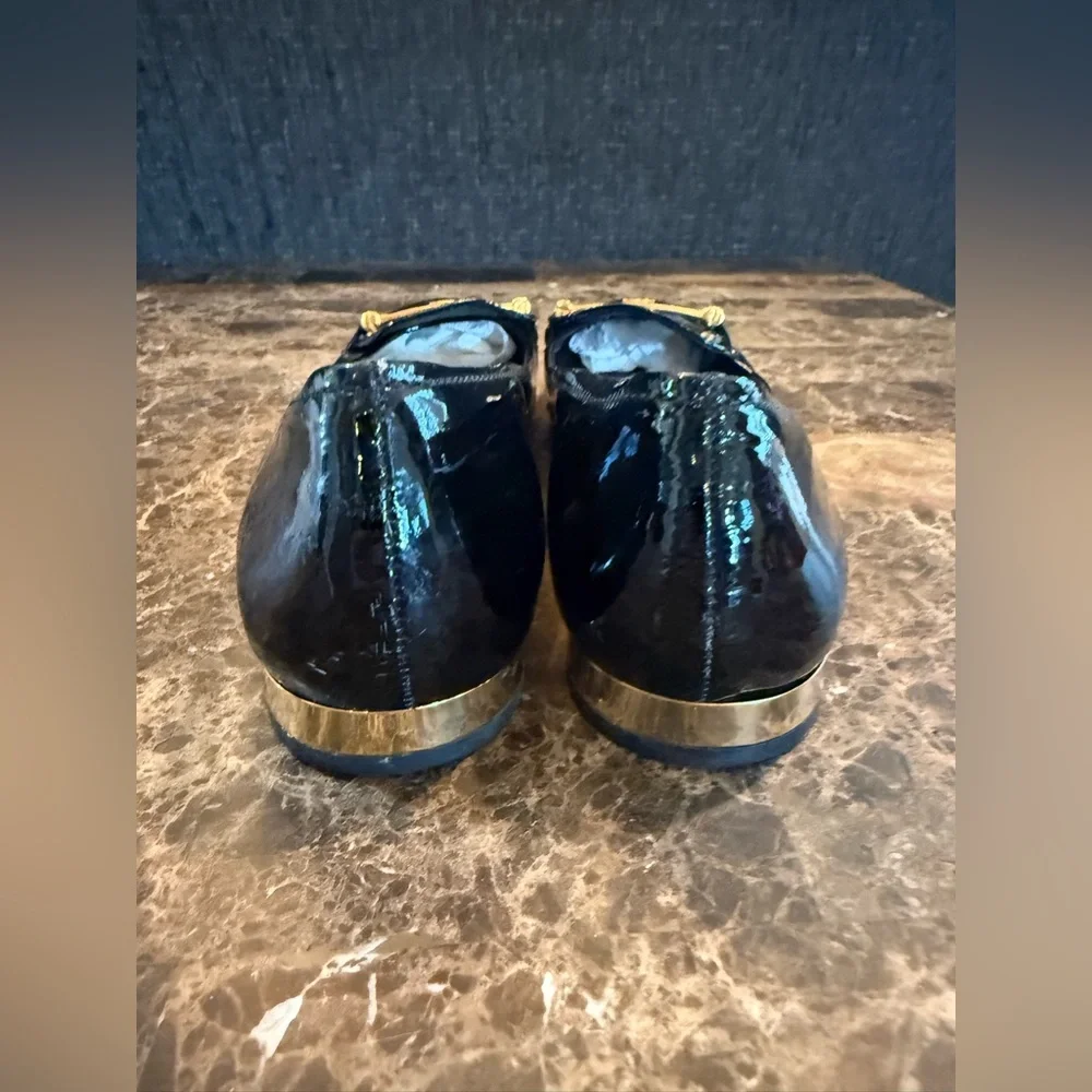 Tory Burch. Black Patent Loafers w/Gold & Brown Buckle. Size 9.5.